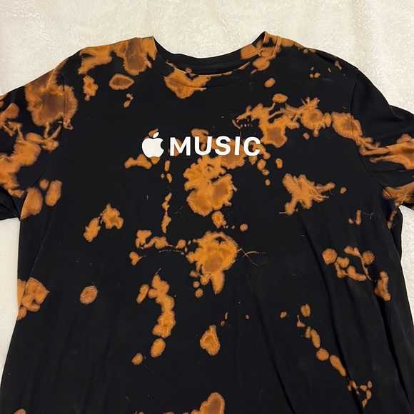 Custom Apple Music Tshirt - Picture 1 of 3